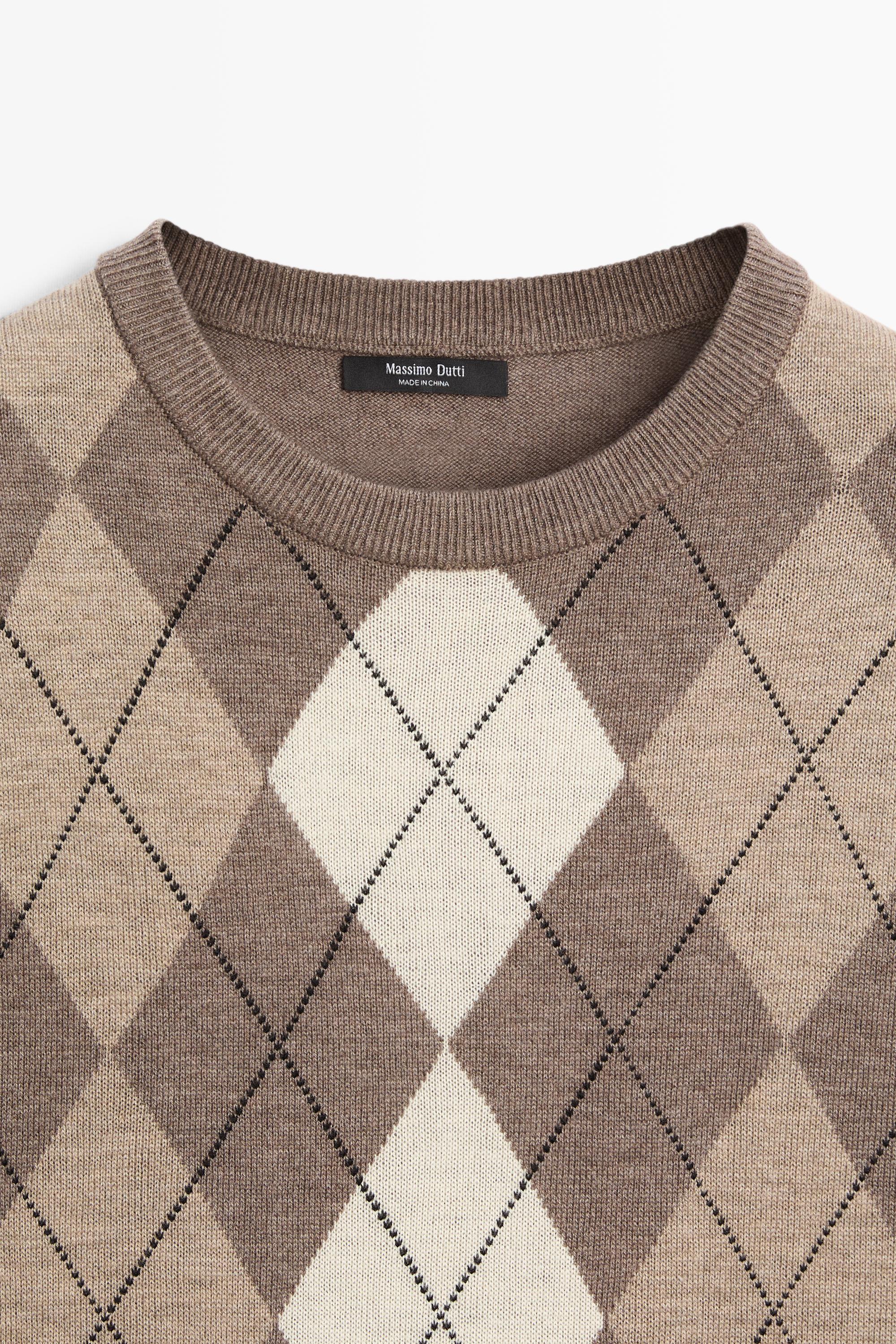 Short sleeve diamond-pattern sweater